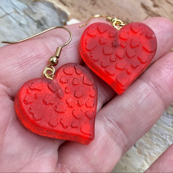 Red heart frosted earrings - Picture 3 of 3